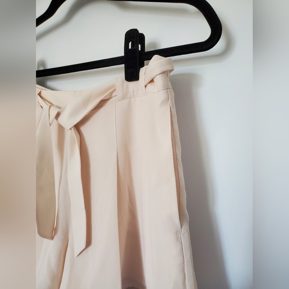 🆕️ Sunday Best Aritzia Westley Shorts Flowy Belted Cream Size 8 - Picture 2 of 5